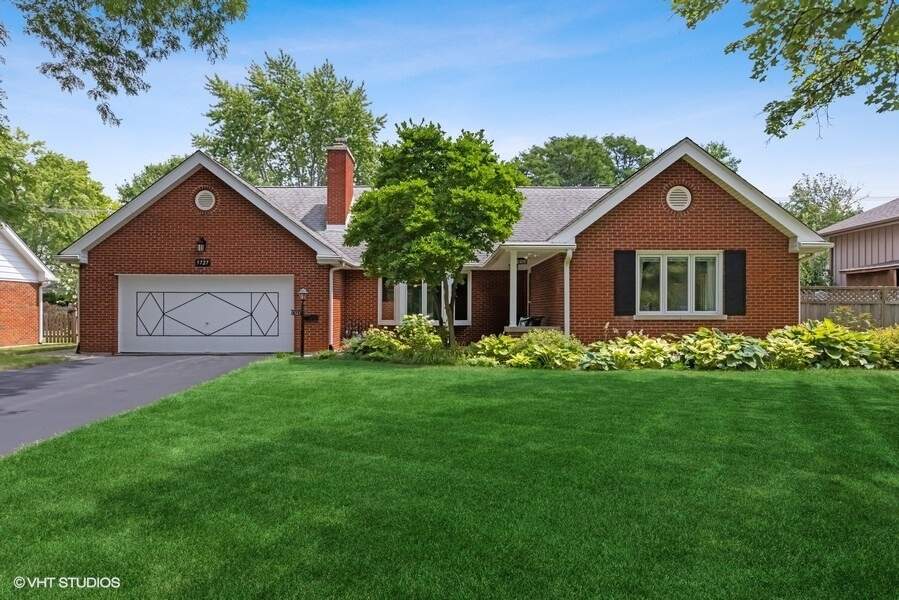 Property photo of 5727 Woodland Drive in Western Springs, Illinois
