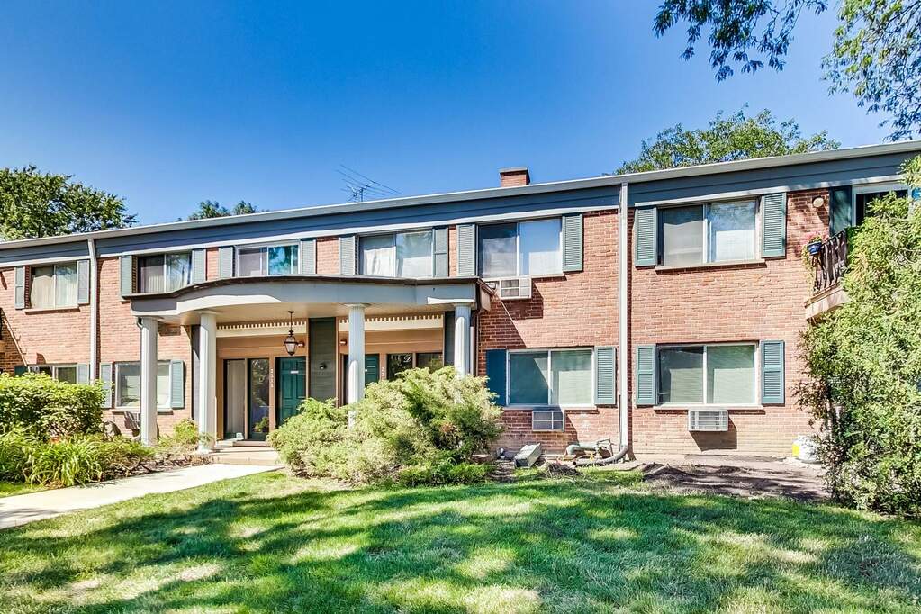 Property photo of 2319 S Goebbert Road #103 in Arlington Heights, Illinois