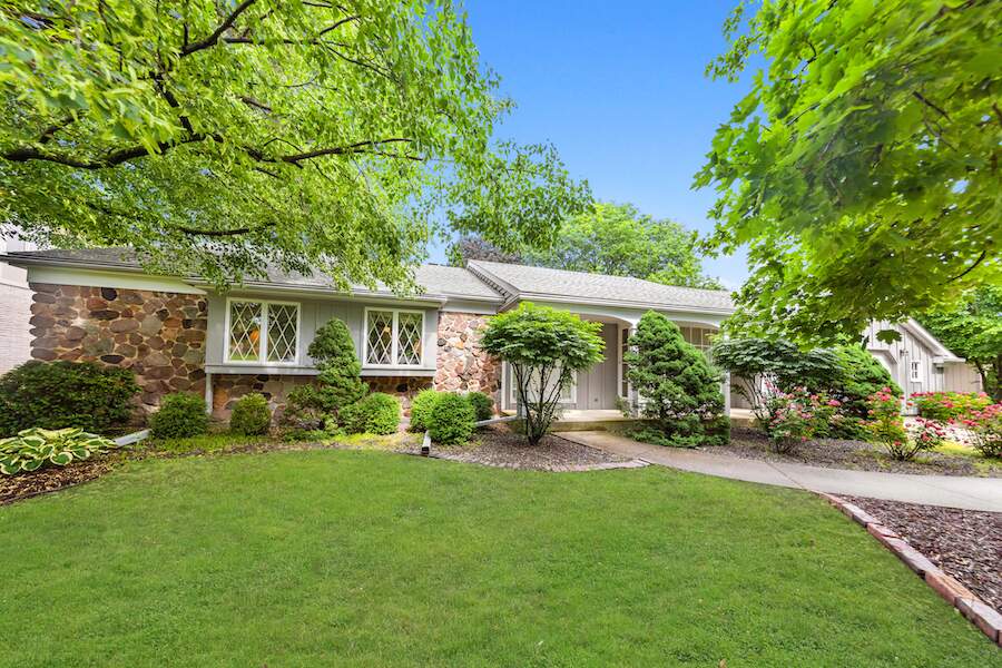 Property photo of 8123 Garfield Avenue in Burr Ridge, Illinois