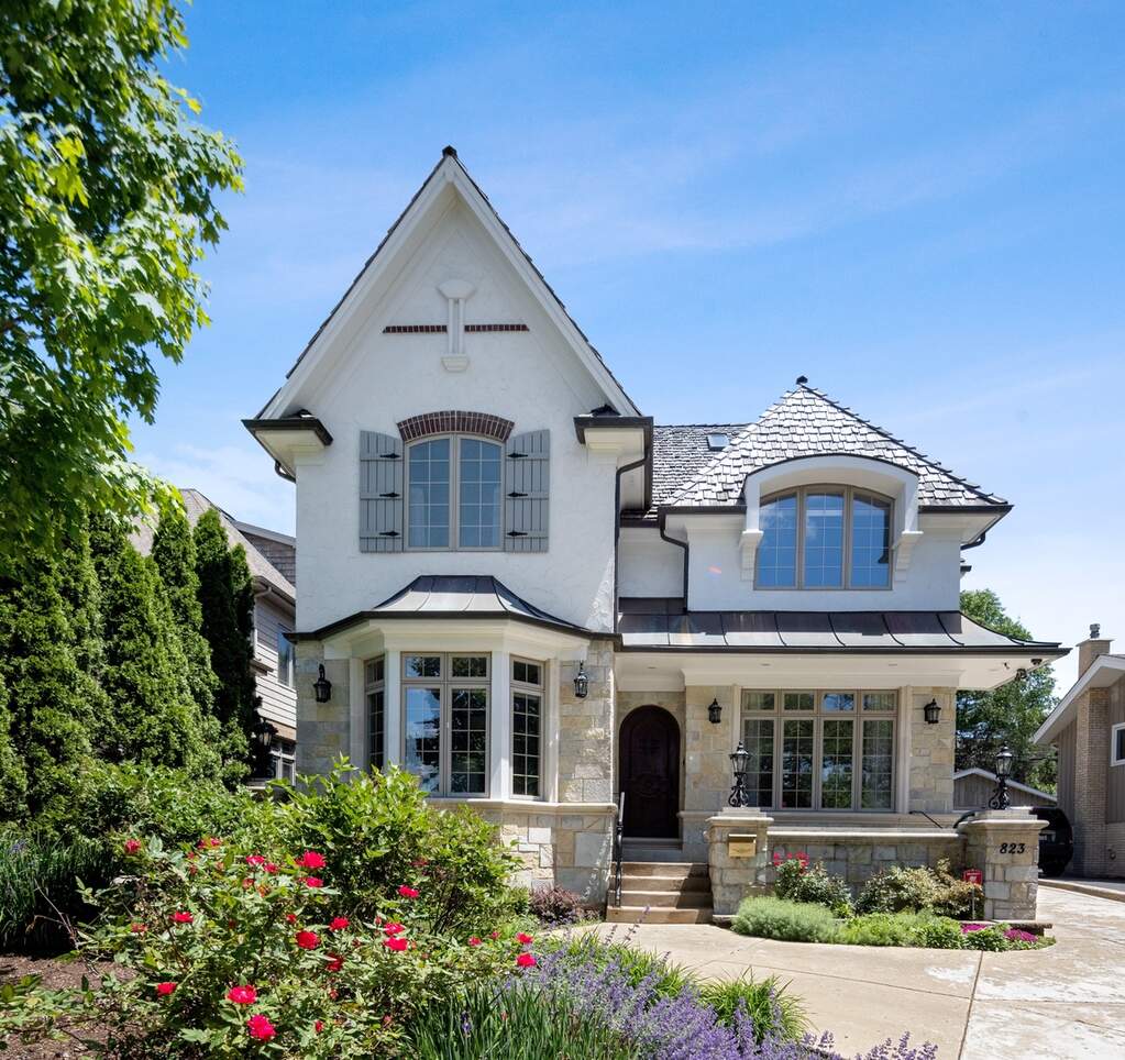 Property photo of 823 S Monroe Street in Hinsdale, Illinois