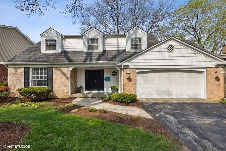 Property photo of 924 S Bruner Street in Hinsdale, Illinois