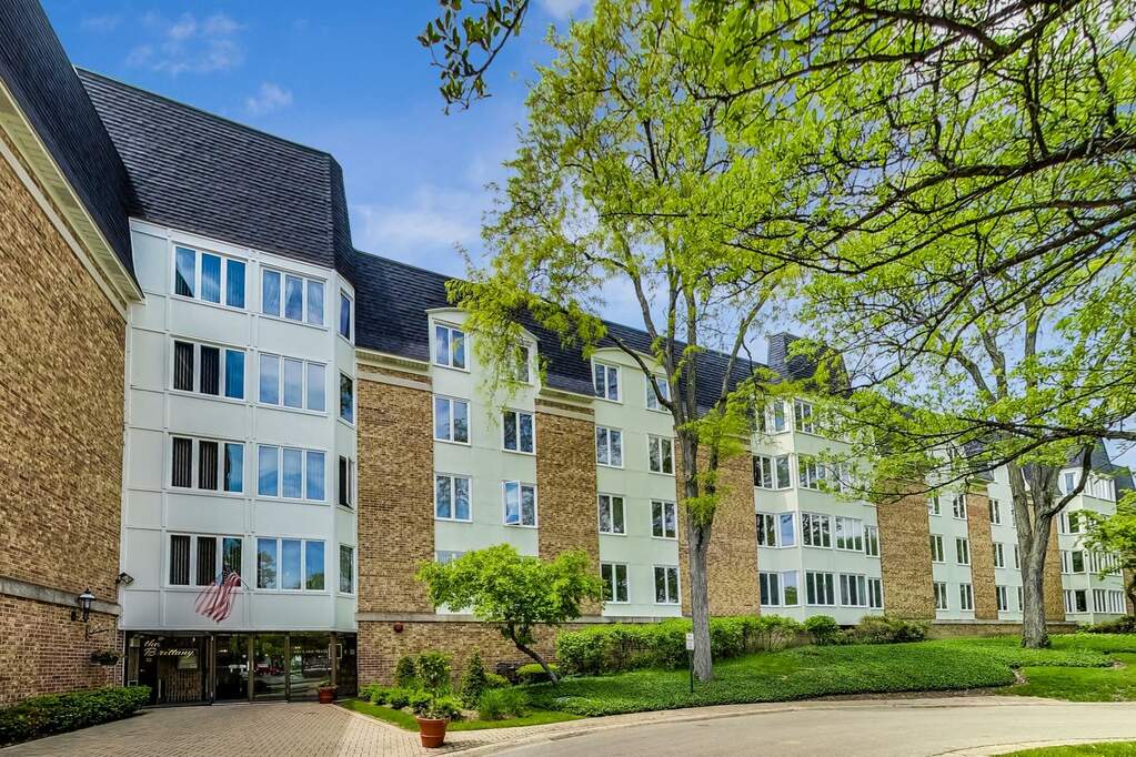 Property photo of 150 Lake Boulevard #159 in Buffalo Grove, Illinois