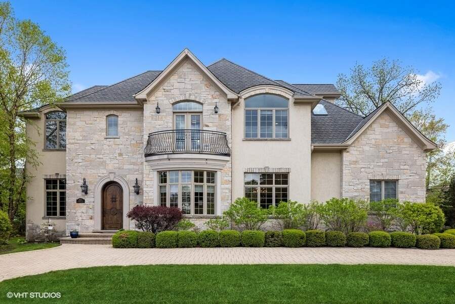 Property photo of 5803 Woodmere Drive in Hinsdale, Illinois
