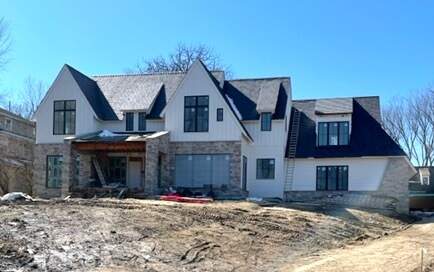 Property photo of 12 S County Line Road in Hinsdale, Illinois