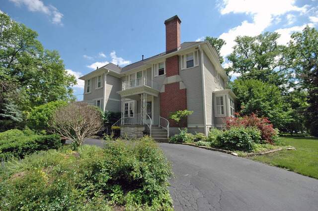 Property photo of 110 E 7th Street in Hinsdale, Illinois