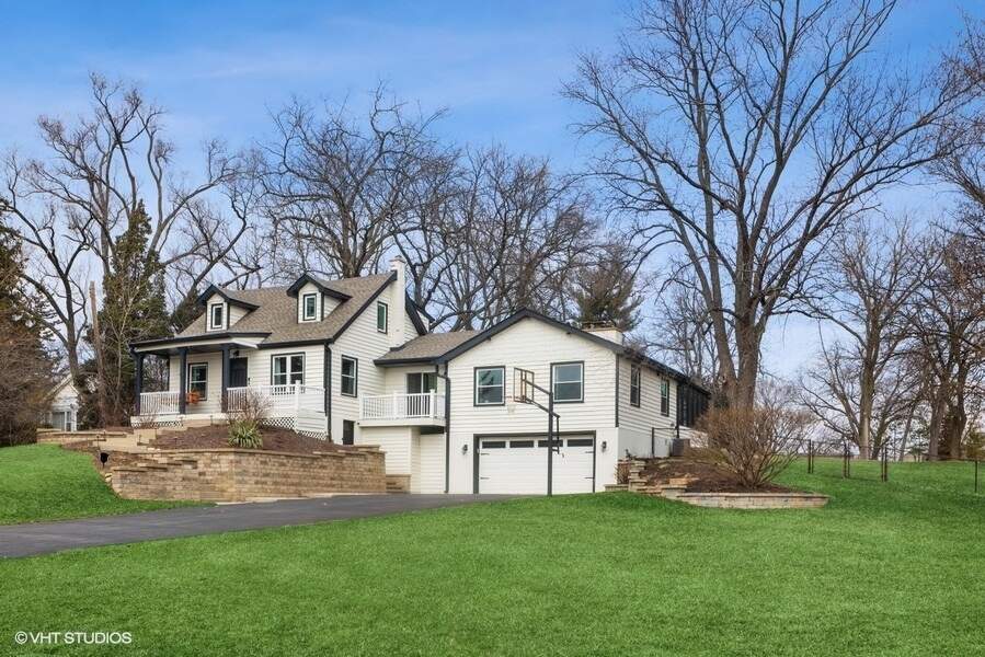 Property photo of 40 61st Street in Downers Grove, Illinois