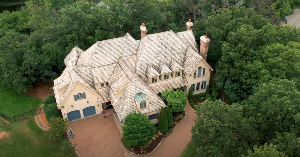 Property photo of 1 Hillcrest Court in Burr Ridge, Illinois