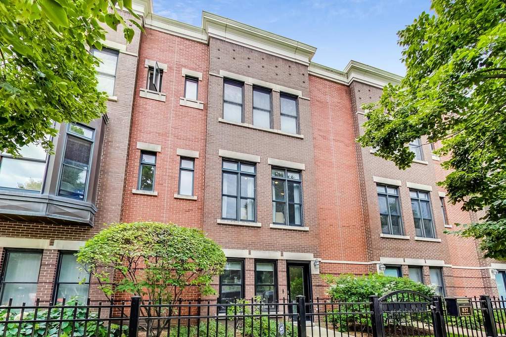 Property photo of 837 W 14th Place in Chicago, Illinois