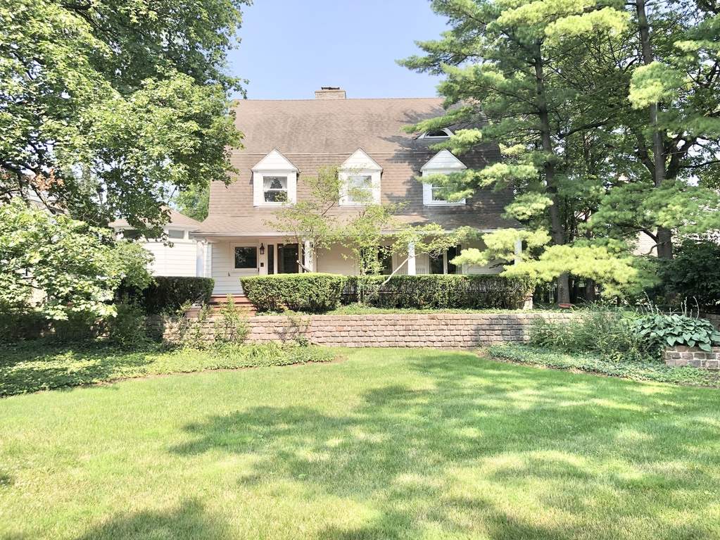 Property photo of 121 S County Line Road in Hinsdale, Illinois