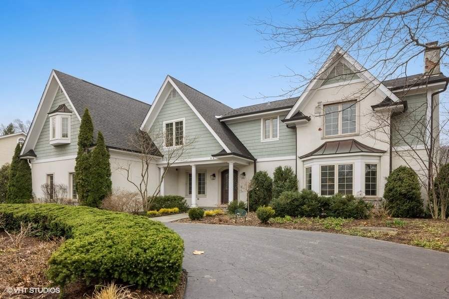 Property photo of 6 Charleston Road in Hinsdale, Illinois