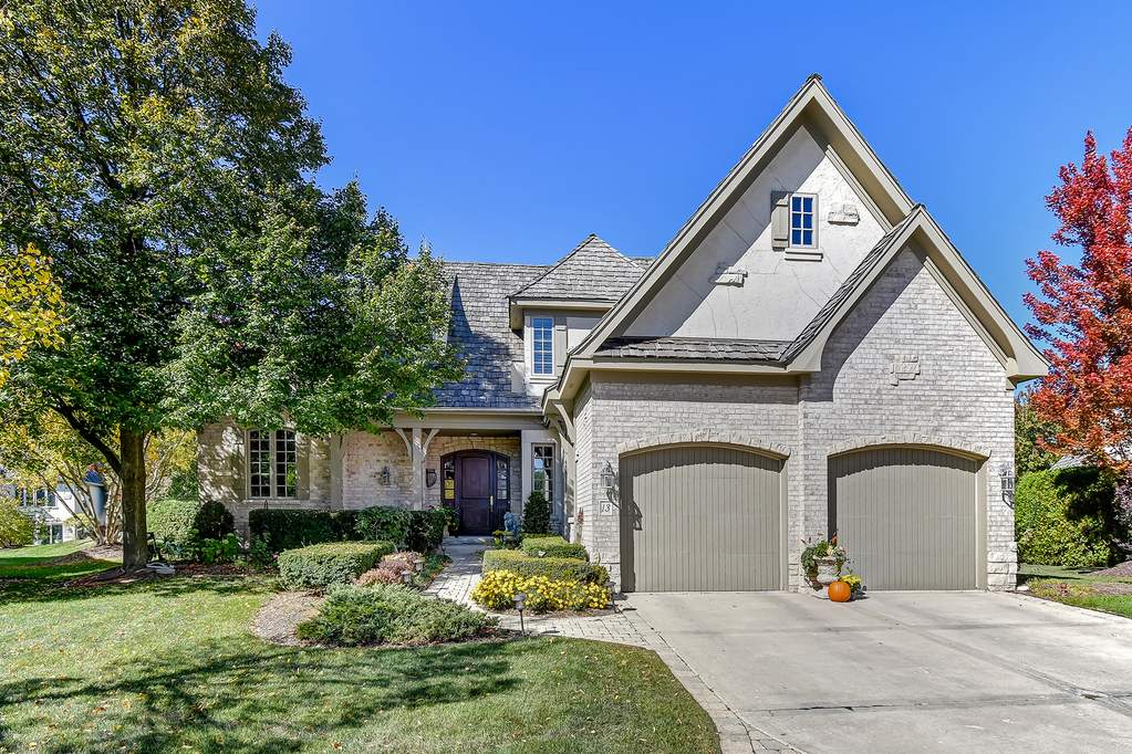 Property photo of 13 Forest Gate Circle in Oak Brook, Illinois