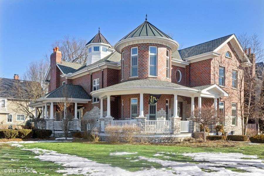 Property photo of 105 E Maple Street in Hinsdale, Illinois