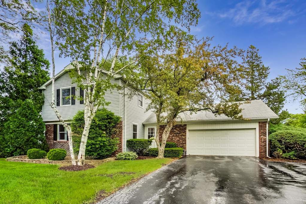 Property photo of 810 Shady Grove Lane in Buffalo Grove, Illinois