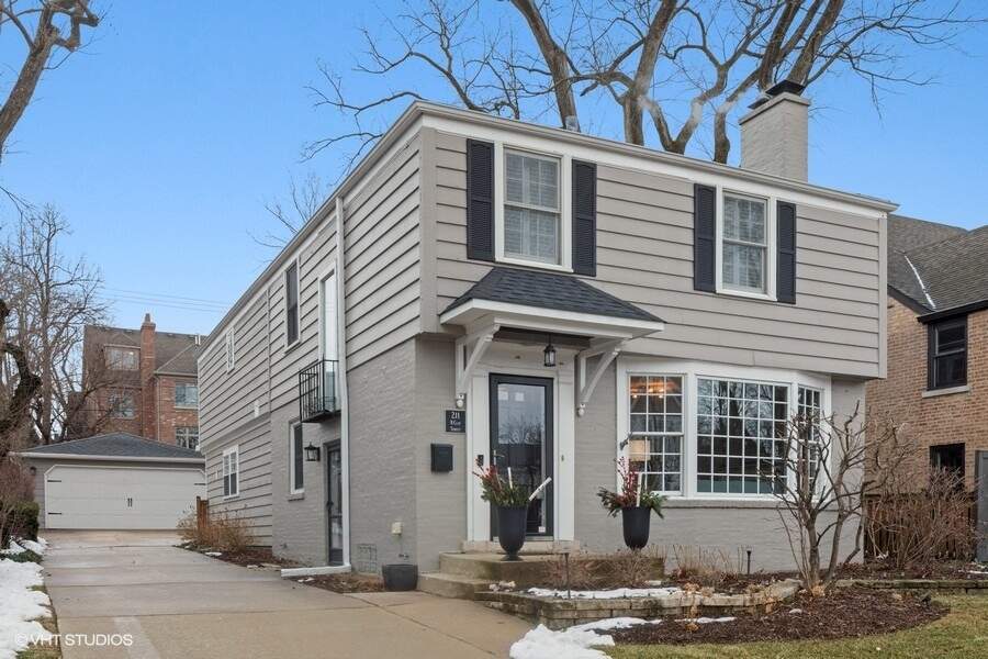Property photo of 211 N Clay Street in Hinsdale, Illinois