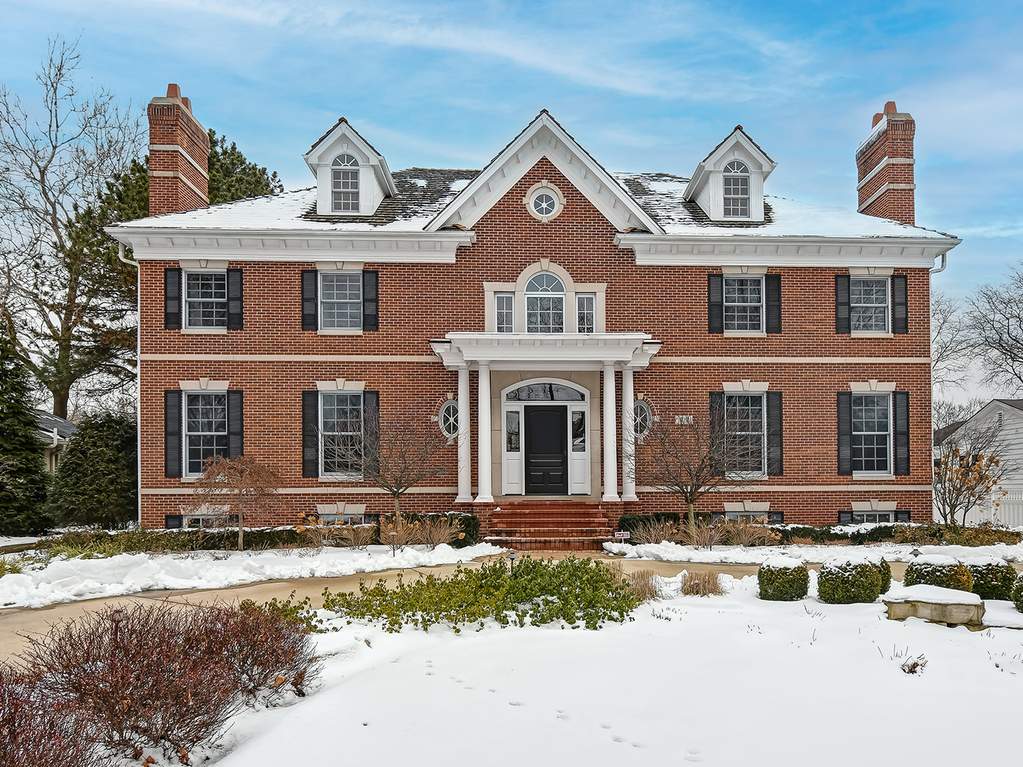 Property photo of 919 S County Line Road in Hinsdale, Illinois