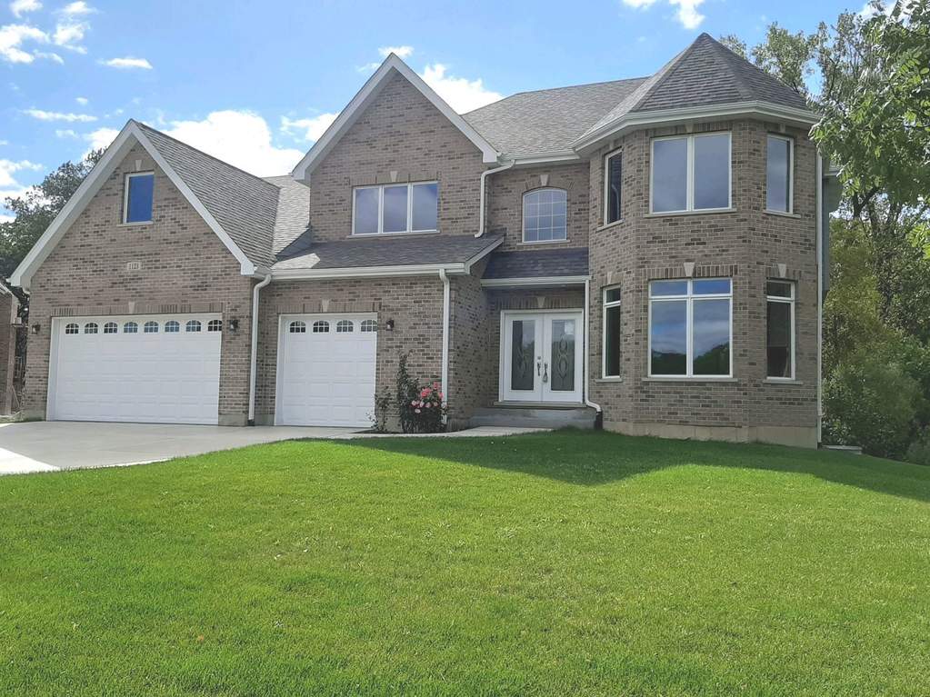 Property photo of 1123 Secret Forest Drive in Burr Ridge, Illinois