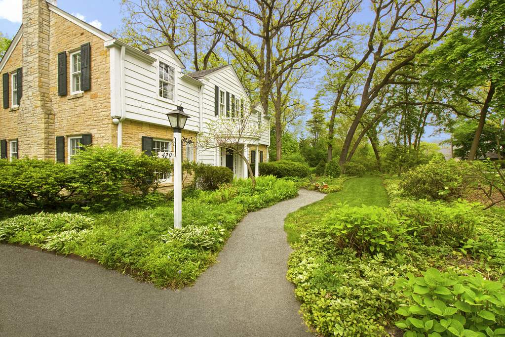 Property photo of 429 S County Line Road in Hinsdale, Illinois