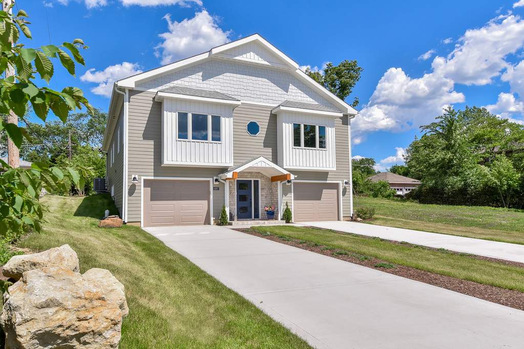Property photo of 4907 Center Avenue in Lisle, Illinois