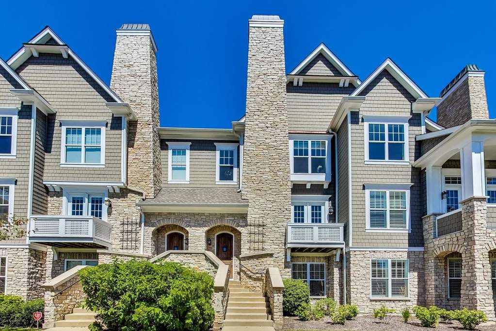 Property photo of 86 W Kennedy Lane #303 in Hinsdale, Illinois