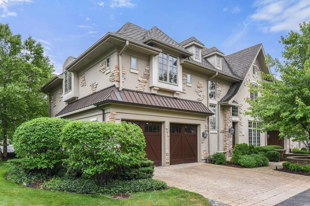 Property photo of 3 Willow Crest Drive in Oak Brook, Illinois