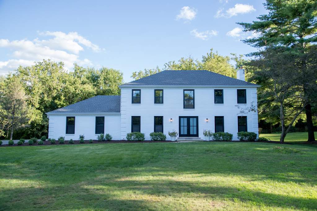 Property photo of 19 Ashbury Lane in Barrington, Illinois