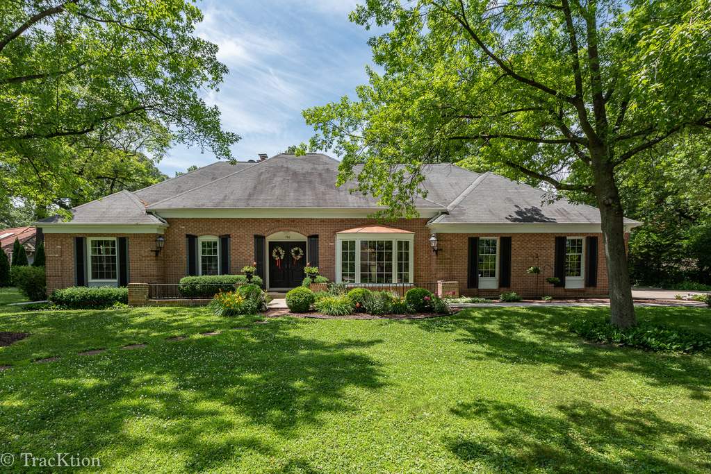 Property photo of 706 Forest Glen Lane in Oak Brook, Illinois