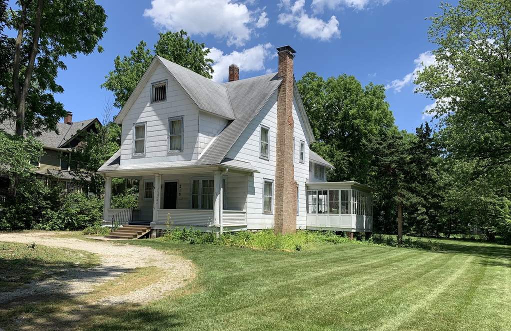 Property photo of 215 N Garfield Street in Hinsdale, Illinois