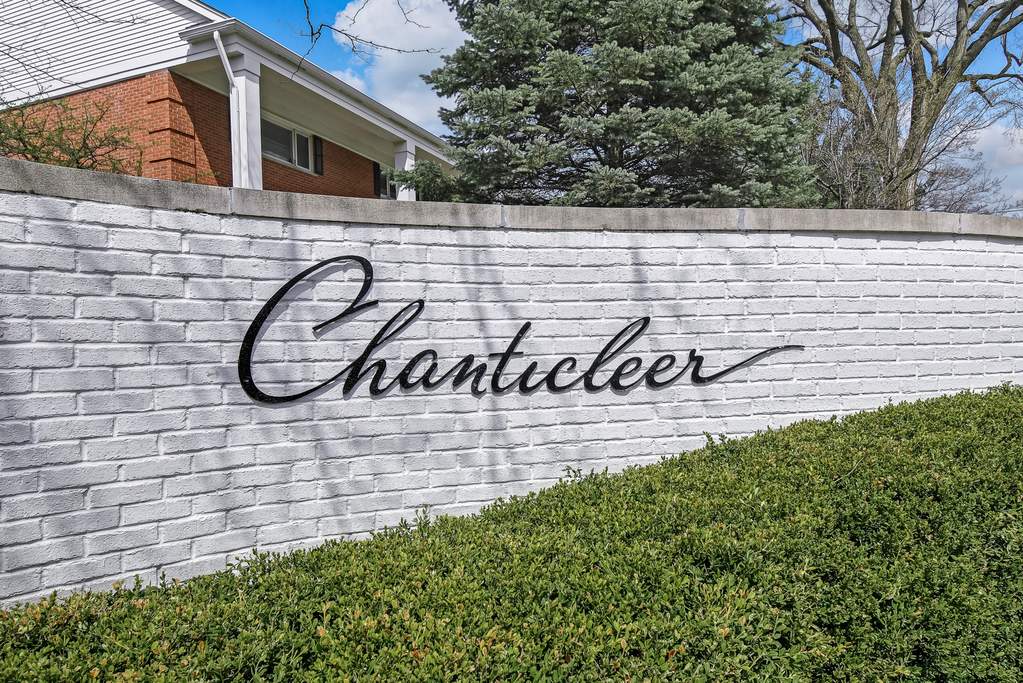 Property photo of 601 Chanticleer Lane #601 in Hinsdale, Illinois