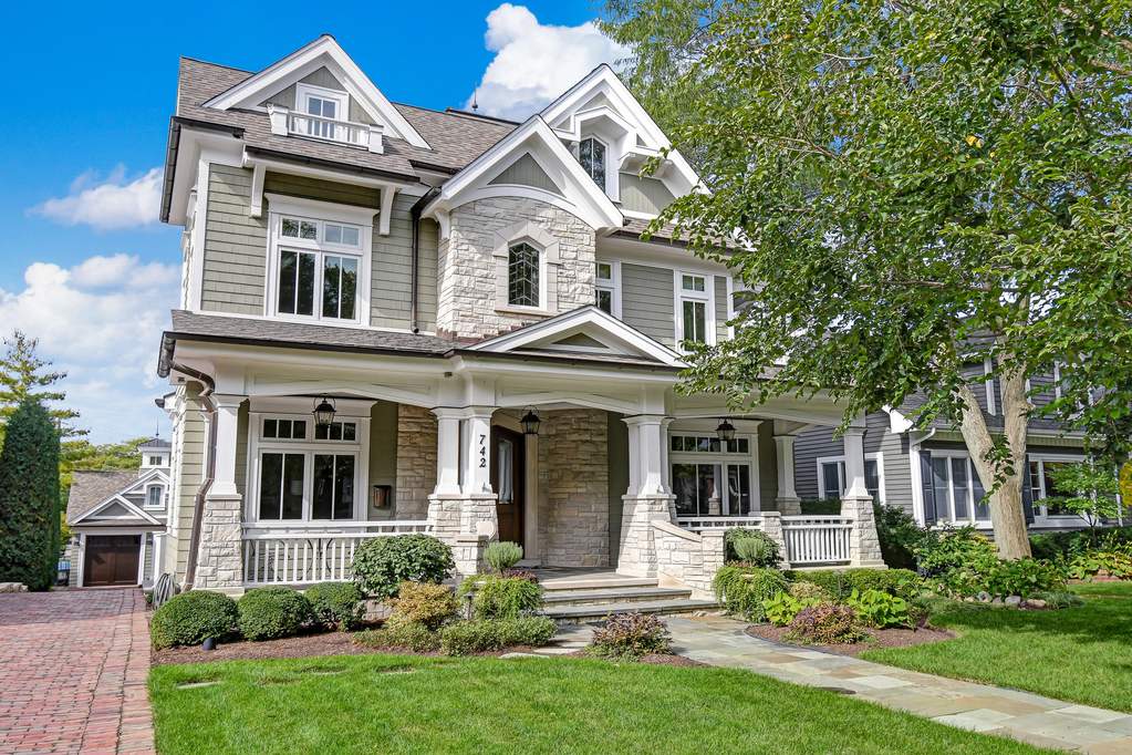 Property photo of 742 S Vine Street in Hinsdale, Illinois