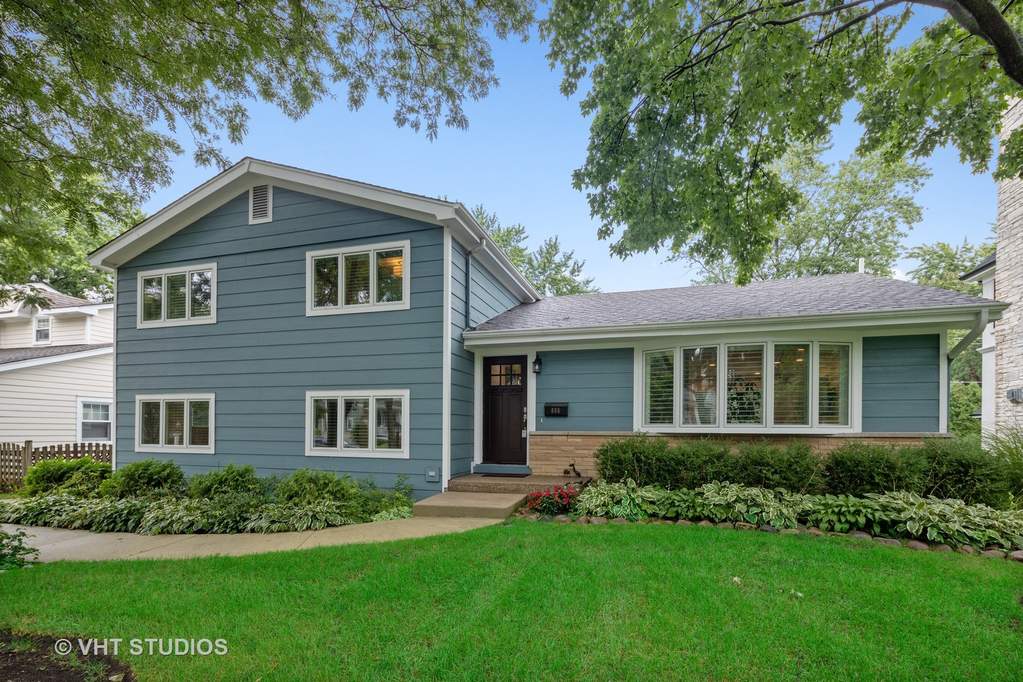Property photo of 605 Jefferson Street in Hinsdale, Illinois
