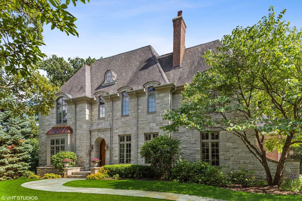 Property photo of 424 Glendale Avenue in Hinsdale, Illinois
