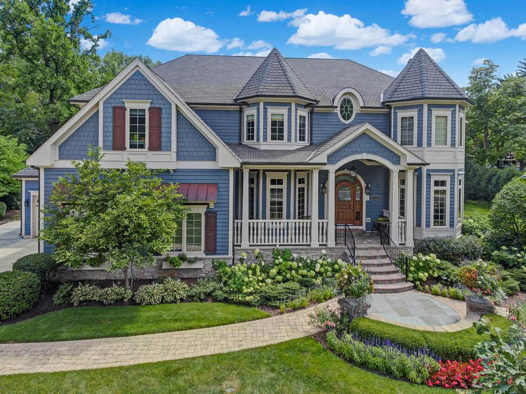 Property photo of 225 N Richmond Avenue in CLARENDON HILLS, Illinois
