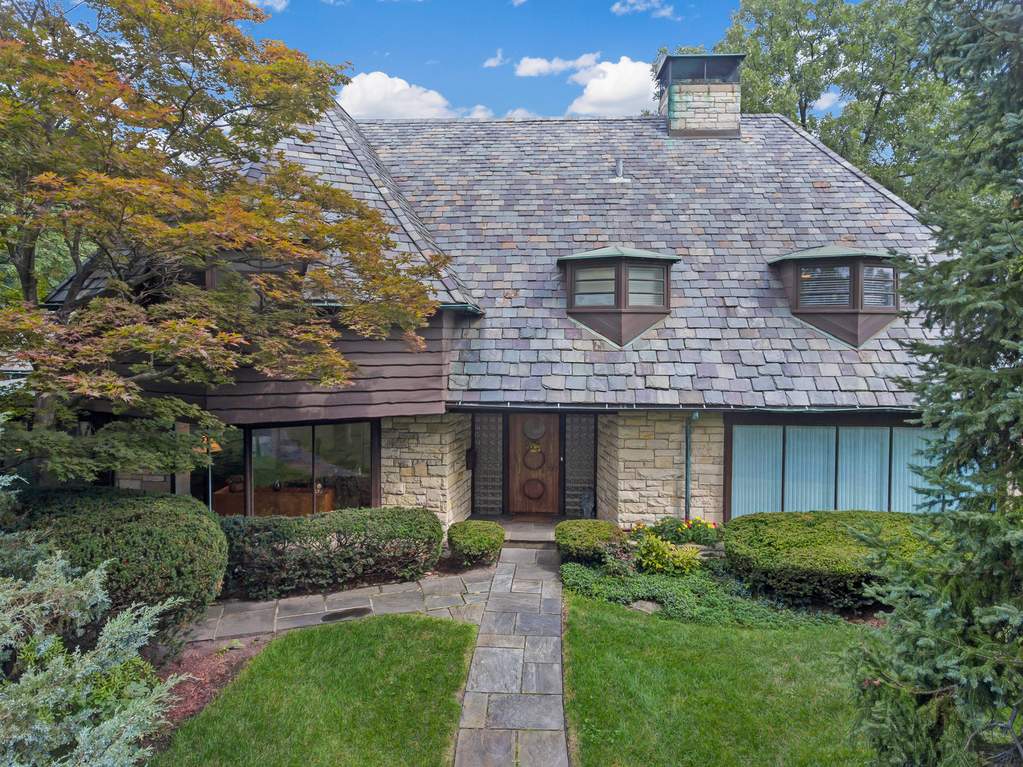 Property photo of 441 E 8th Street in HINSDALE, Illinois
