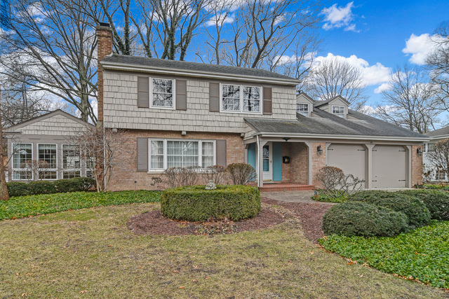 Property photo of 1124 Woodview Road in BURR RIDGE, Illinois