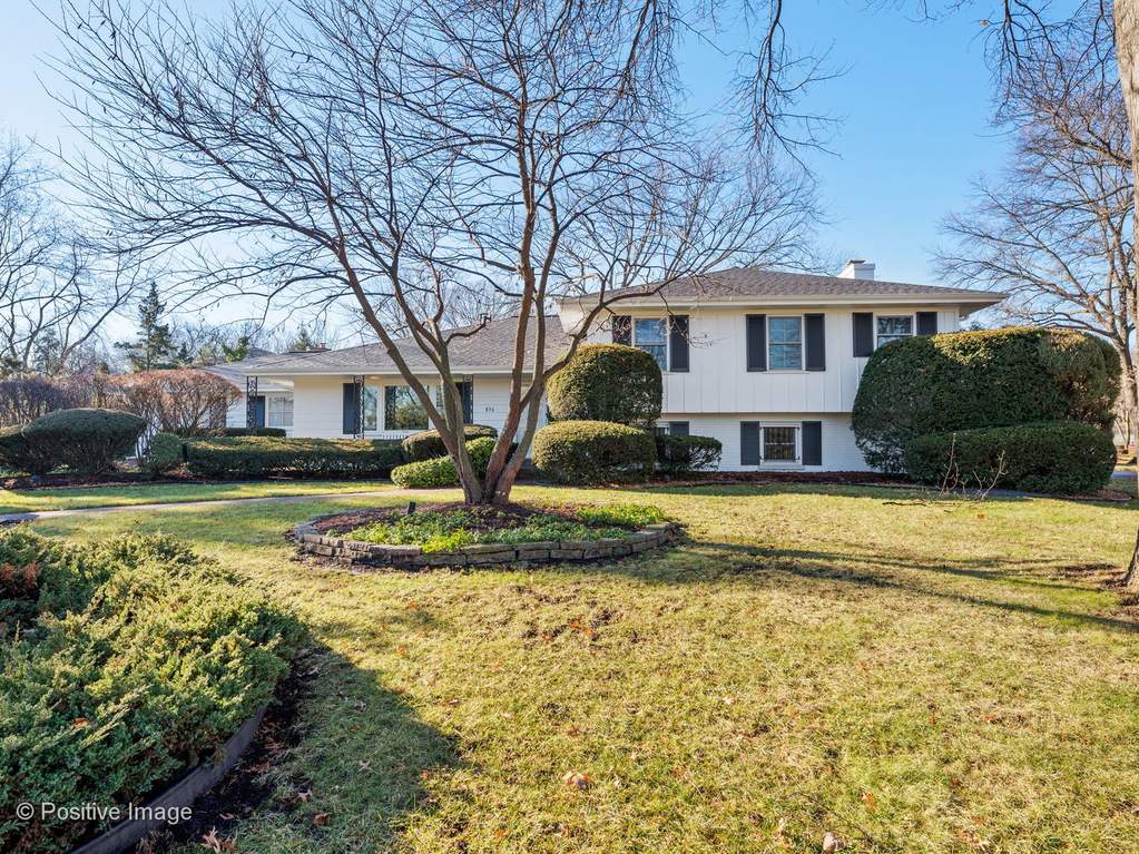 Property photo of 836 Harding Road in HINSDALE, Illinois