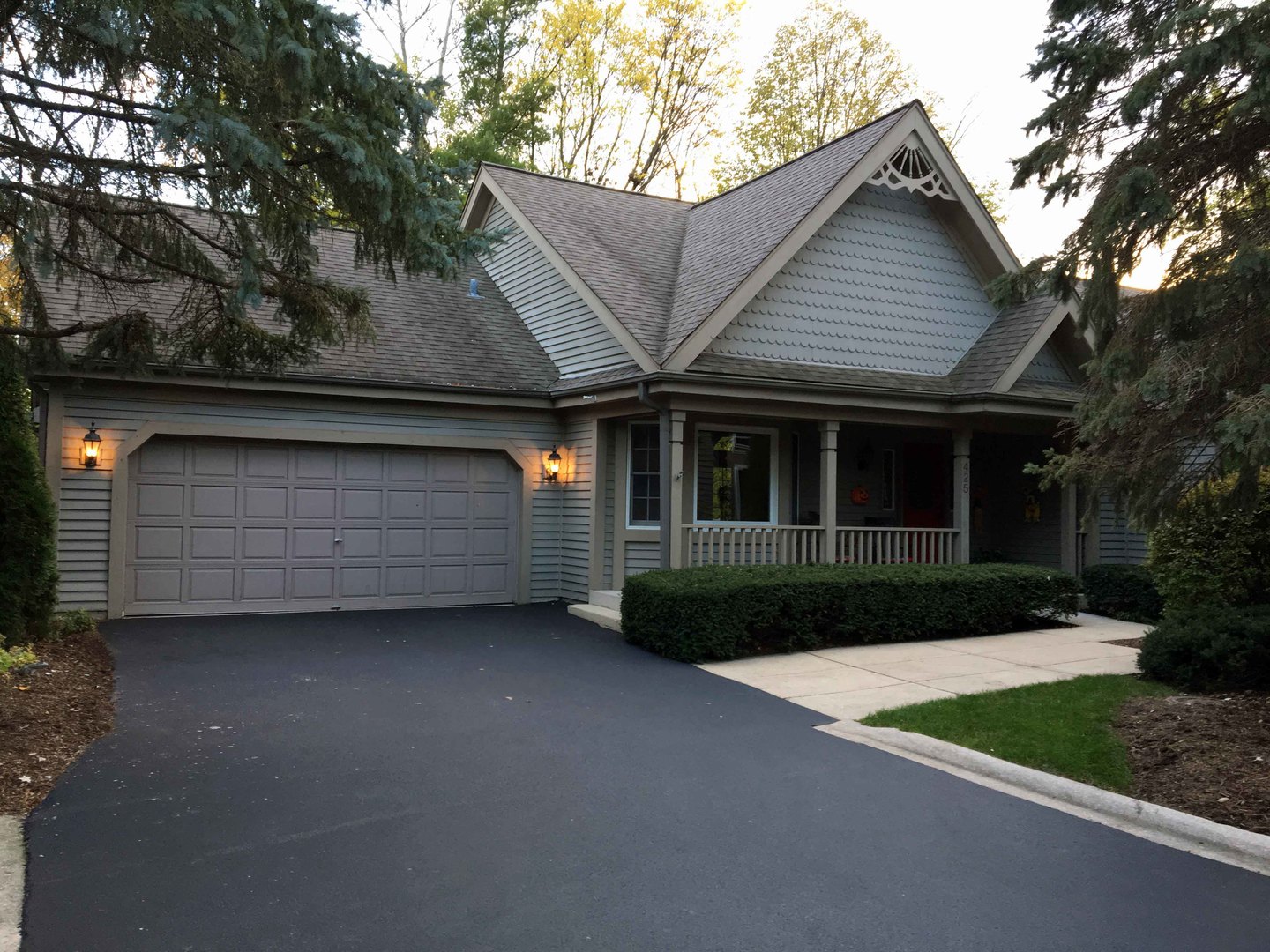 Property photo of 425 Pheasant Ridge Court in DARIEN, Illinois