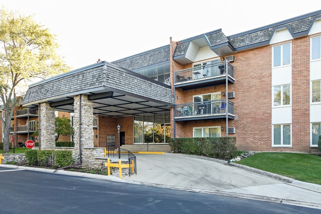 Property photo of 4250 Saratoga Avenue #L307 in DOWNERS GROVE, Illinois