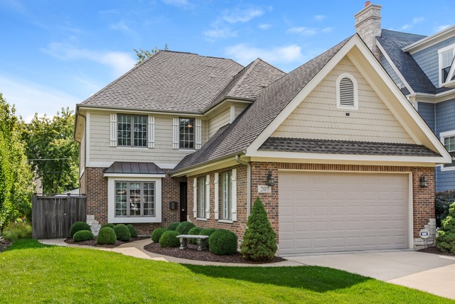 Property photo of 207 S Thurlow Street in HINSDALE, Illinois