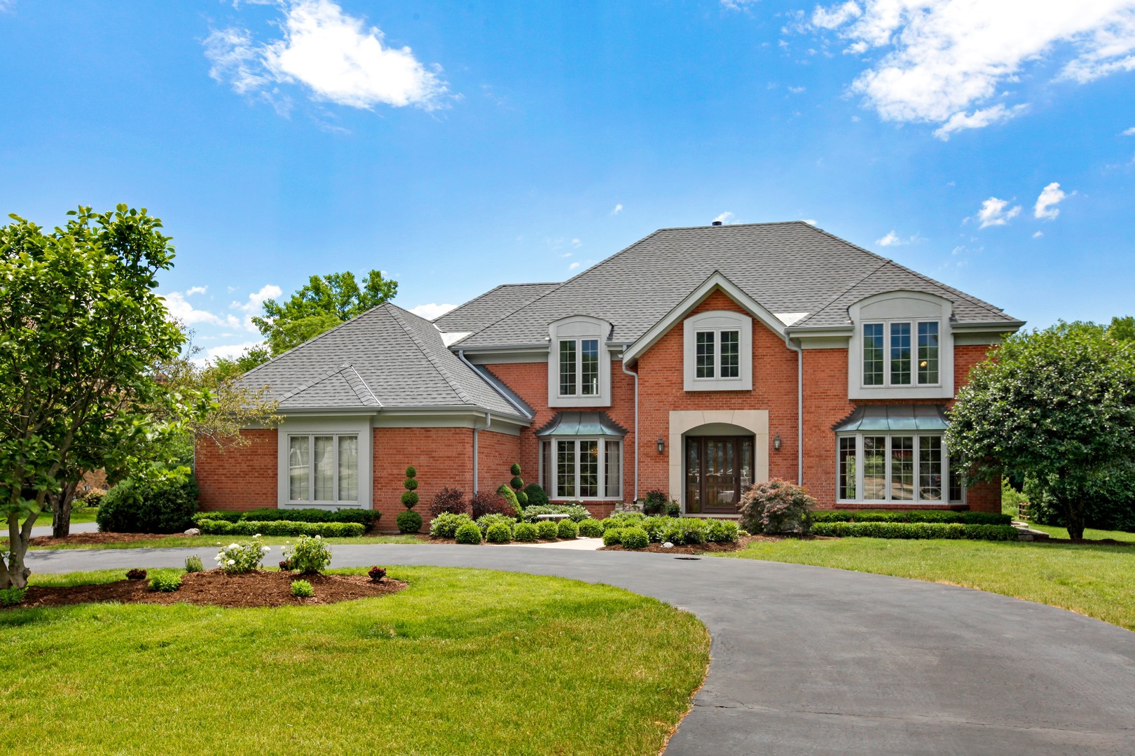 Property photo of 32 Deer Path Trail in BURR RIDGE, Illinois