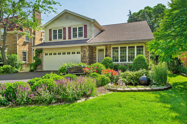 Photograph accompanying the neighborhood guide