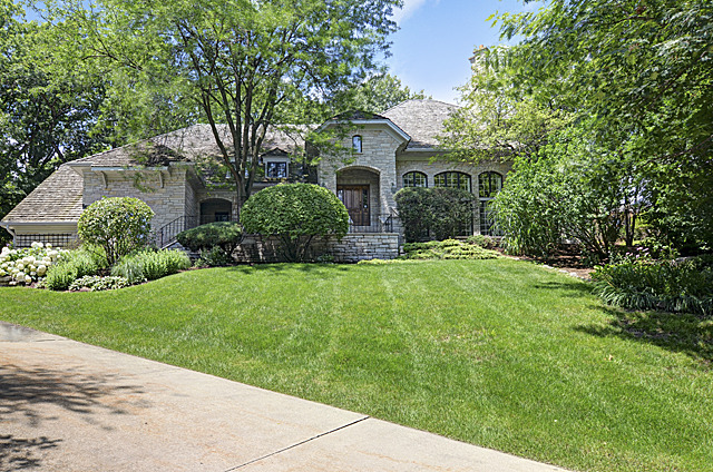 Property photo of 105 Oak Ridge West Drive in BURR RIDGE, Illinois