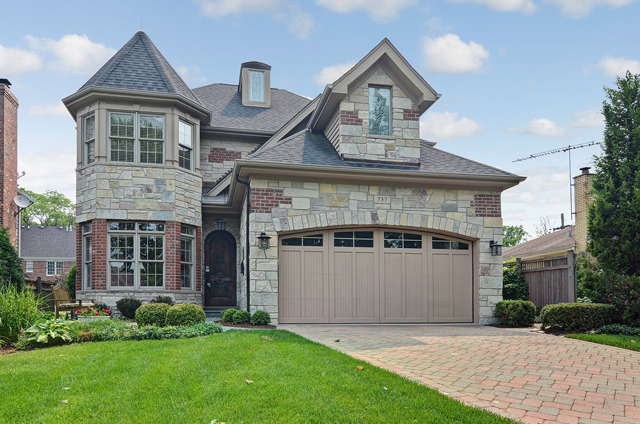 Property photo of 737 S Monroe Street in HINSDALE, Illinois