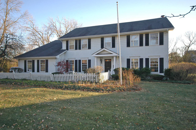 Property photo of 230 E 9th Court in Hinsdale, Illinois