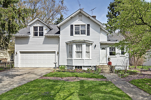 Property photo of 743 Town Place in HINSDALE, Illinois