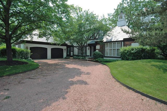 Property photo of 501 Burr Ridge Club Drive in BURR RIDGE, Illinois