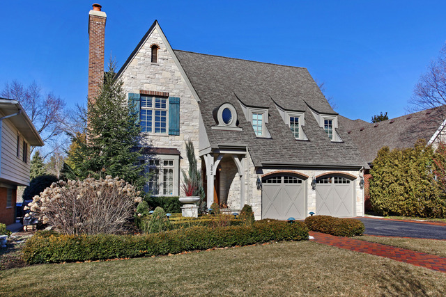 Photograph accompanying the neighborhood guide