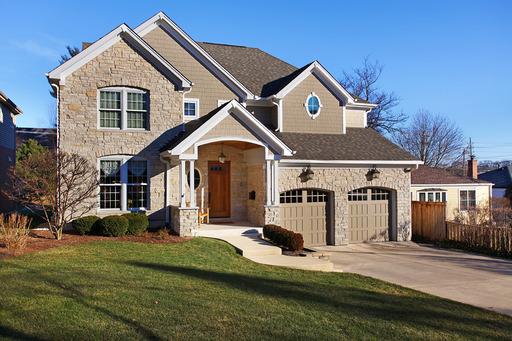 Property photo of 9 Mcintosh Avenue in CLARENDON HILLS, Illinois