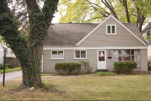 Property photo of 610 Phillippa Avenue in HINSDALE, Illinois