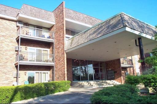 Property photo of 3913 Saratoga Avenue #103 in DOWNERS GROVE, Illinois