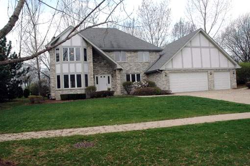 Property photo of 1717 Lakeview Drive in DARIEN, Illinois